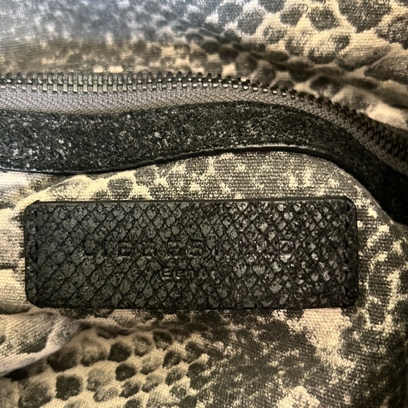 COPY - Liesbekind Leather snake tote - Picture 11 of 13